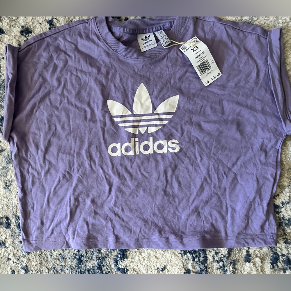 Women’s Adidas cropped tee.
Lavender